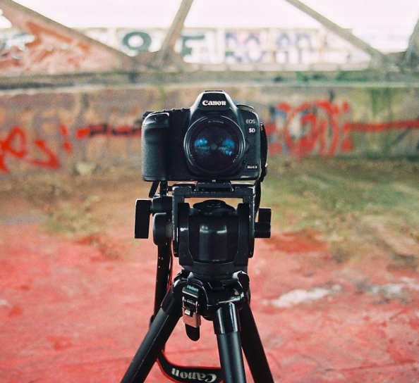 A close up photograph of a Canon 5D on a tripod.